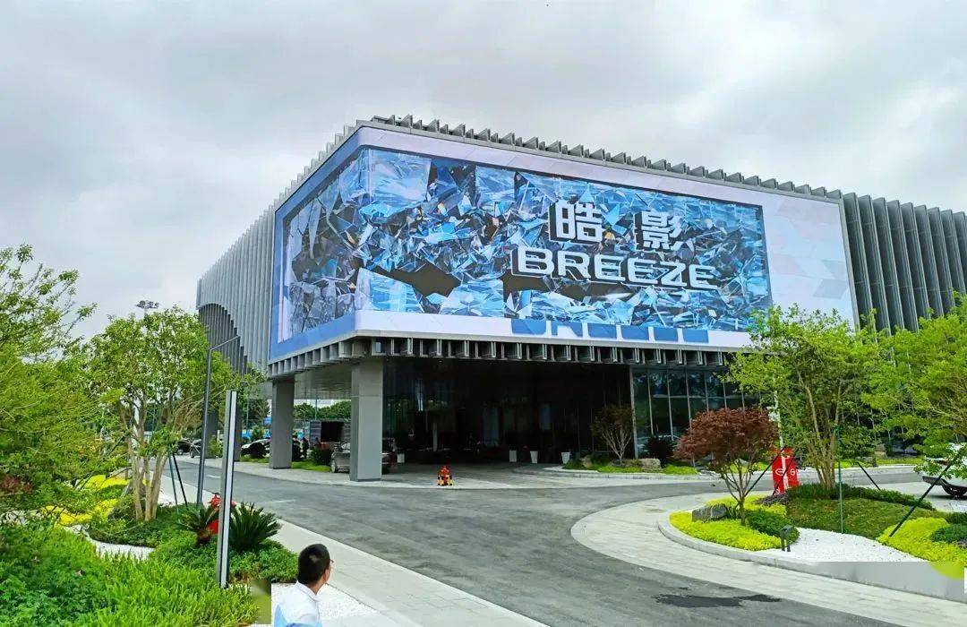 千平米創(chuàng)意屏點(diǎn)亮廣汽科技館 雷曼康碩展動(dòng)態(tài)影像設(shè)計(jì)解析